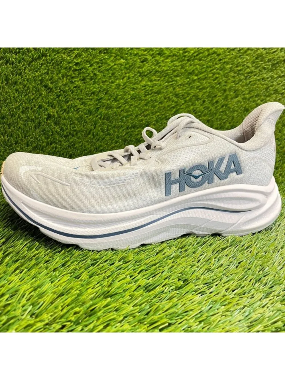 Hoka One One Clifton 10 Mens Size 10 Gray Beige Athletic Running Shoes Sneakers